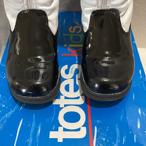 COPY - ❄️EUC TOTES KIDS WATERPROOF SNOW BOOTS ❄️ - Picture 4 of 7